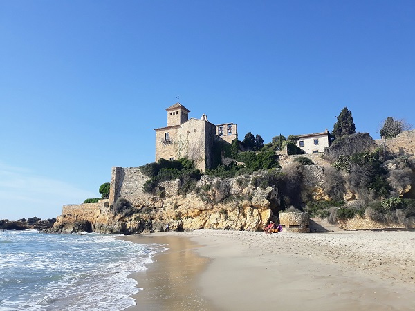 Castillo-de-Tamarit-Turismo-en-la-Costa-Dorada-para-visitar-en-familia