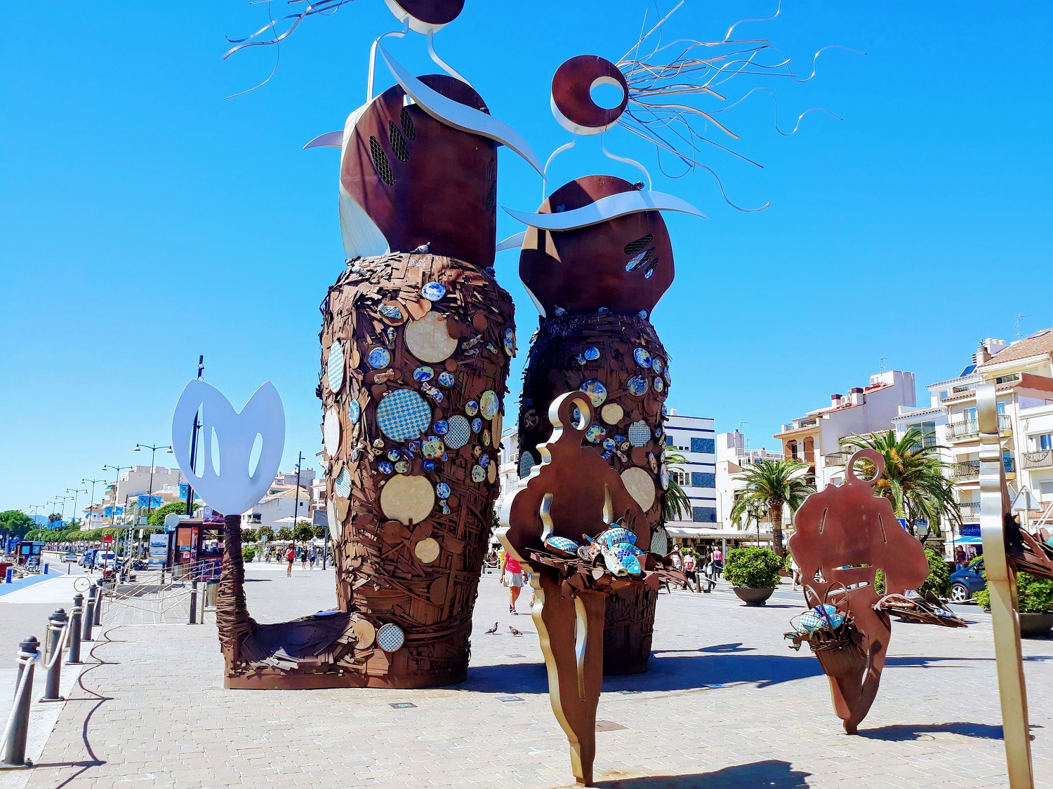 Lugares-con-encanto-para-visitar-Cambrils-y-su-puerto-deportivo-y-pesquero